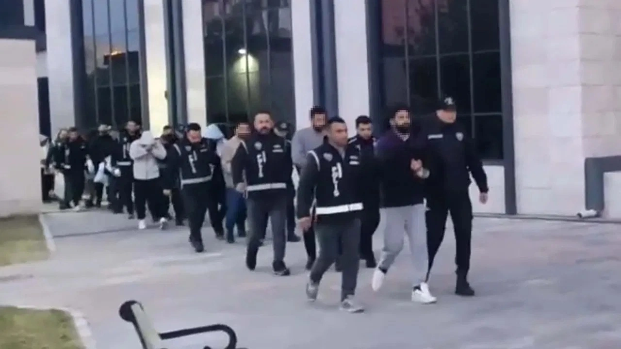 Gökçeada'da 2 aileye 'nitelikli yağma' operasyonu!