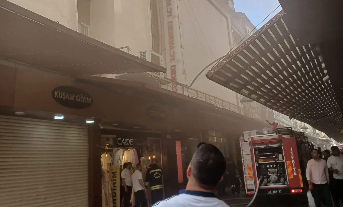 Gaziantep'te iş yerinde yangın paniği...