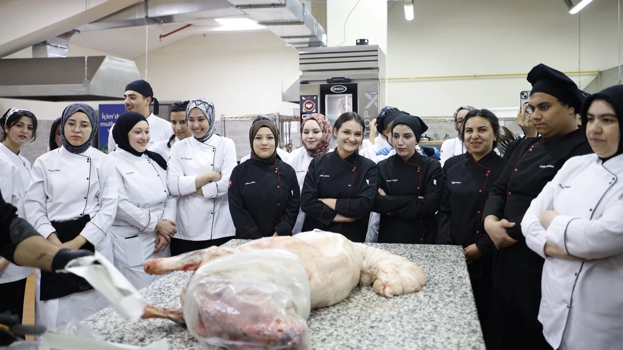 GİBT&Uuml; mutfağında uygulamalı eğitim