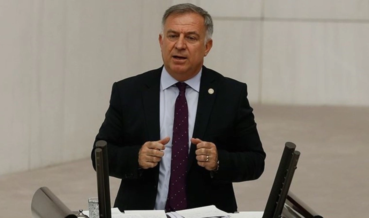 Gökan Zeybek: Cumhurbaşkanı Erdoğan Türk halkına 1,4 trilyon liralık bir fatura çıkardı