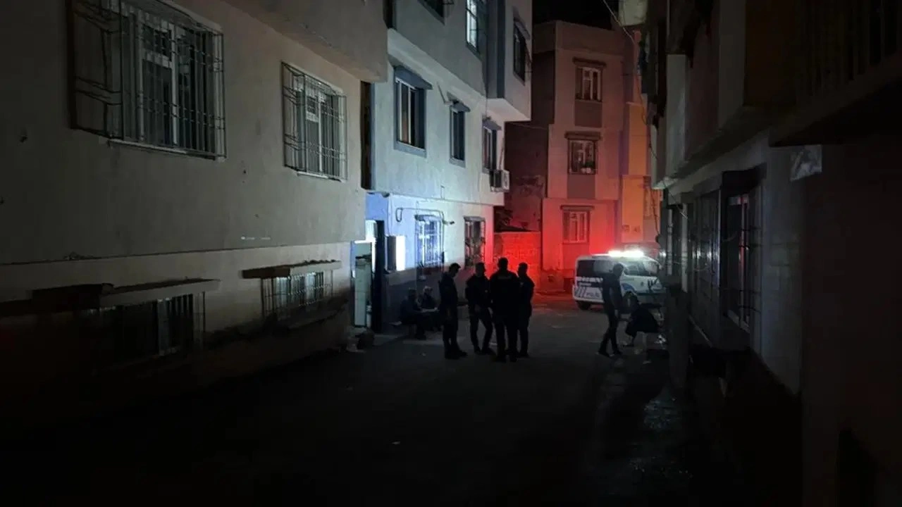 Haber alınamıyordu: Anne ve kızı kilitli odada ölü bulundu