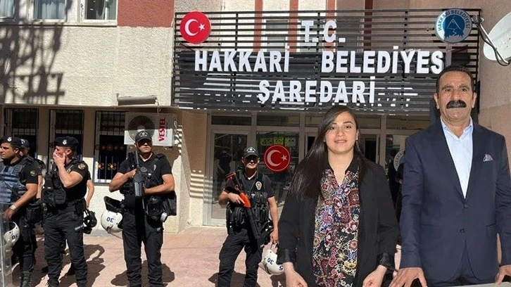 Hakkari Belediye Başkanı gözaltına alındı, kayyum atandı!