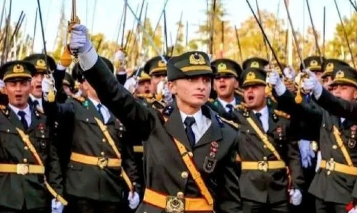 Harp Okulu’nun en parlak mezunu ihraç Ebru teğmen işsiz kaldı!