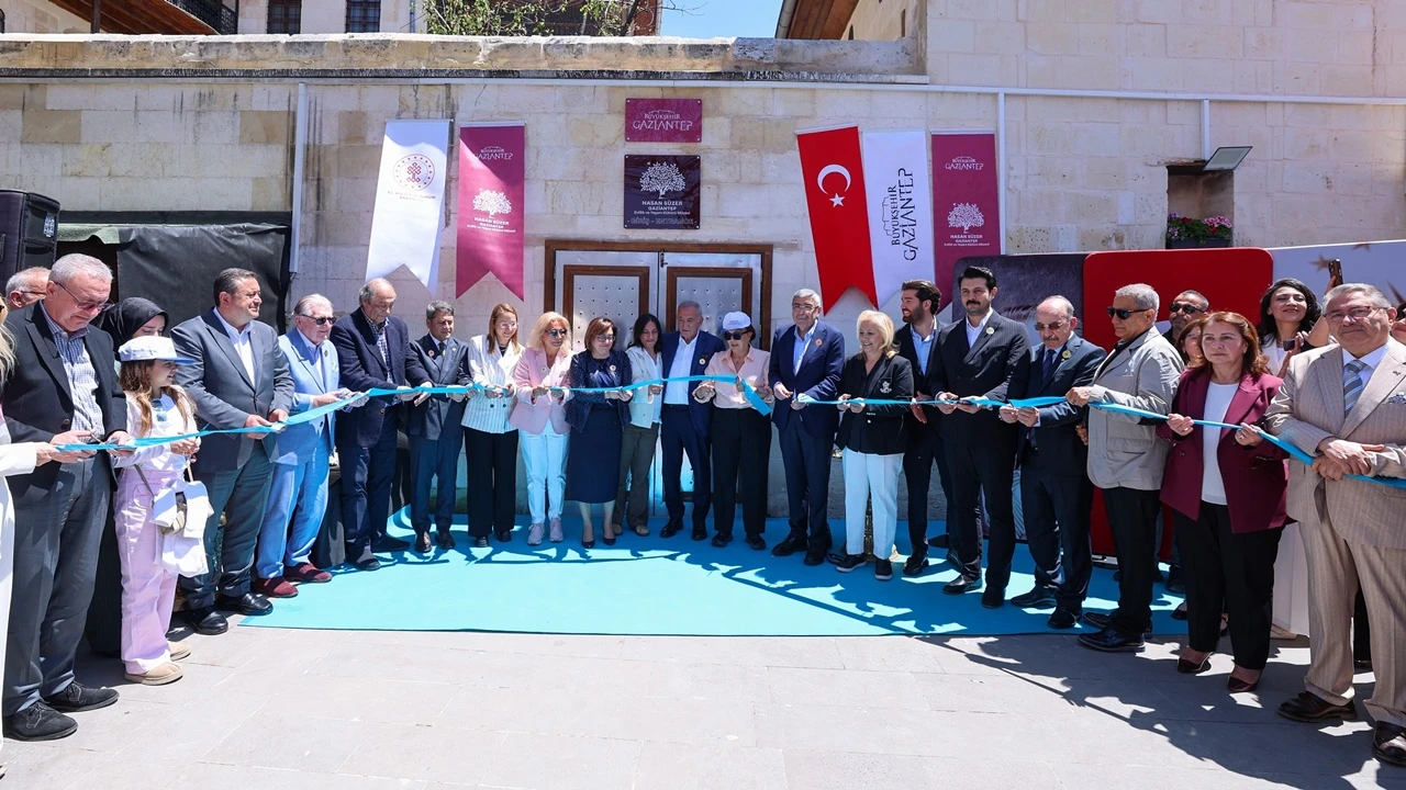 Hasan S&uuml;zer Evlilik ve Yaşam K&uuml;lt&uuml;r&uuml; M&uuml;zesi t&ouml;renle a&ccedil;ıldı