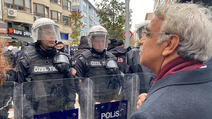 HDP Eş Genel Başkanı Mithat Sancar parti binasına alınmadı!