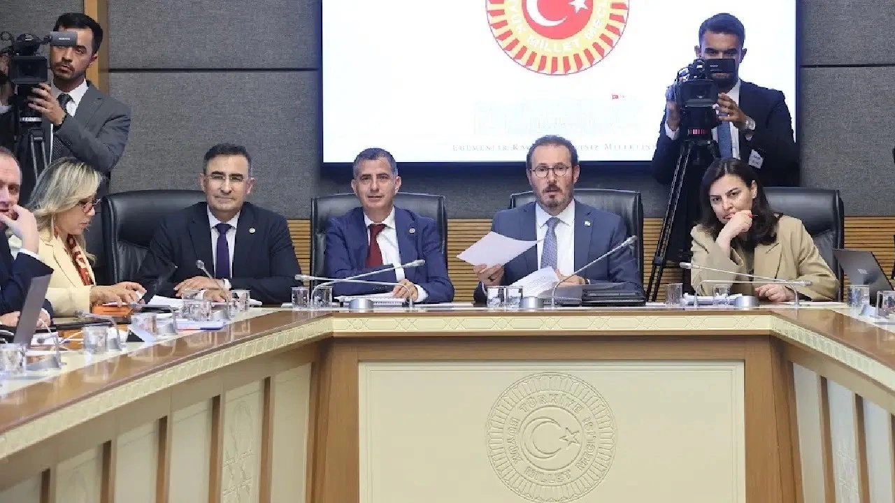Hekimlerin yükü artarken Bakanlık övündü: ‘OECD’nin iki katı hasta bakıyoruz’