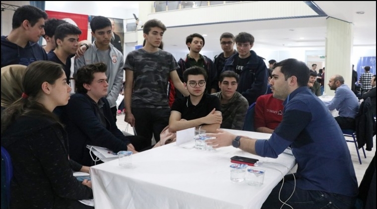 HK&Uuml; akademisyenleri kariyer g&uuml;nlerinde