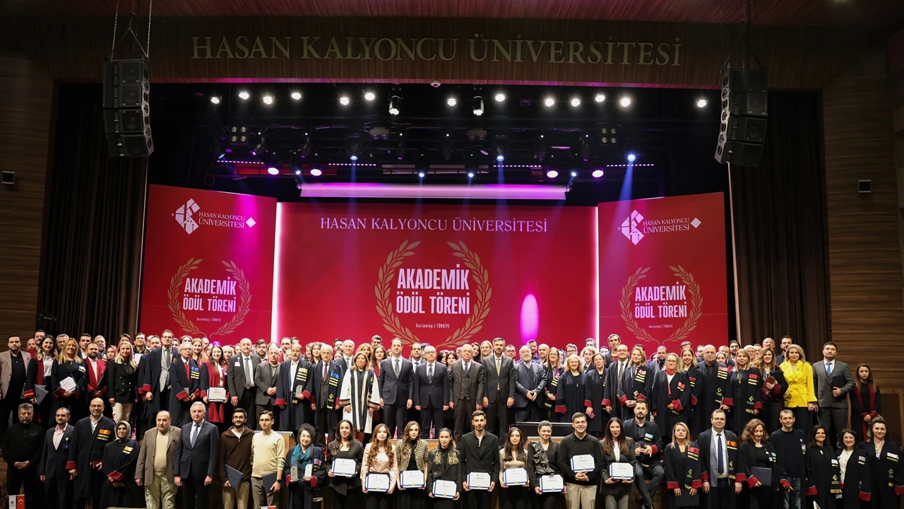 HK&Uuml;&rsquo;de &ldquo;Akademik &Ouml;d&uuml;l T&ouml;reni&rdquo; ger&ccedil;ekleştirildi