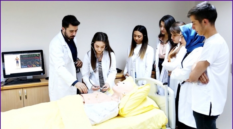 HK&Uuml; &ouml;ğrencileri 'CO-OP' ile bir adım &ouml;nde