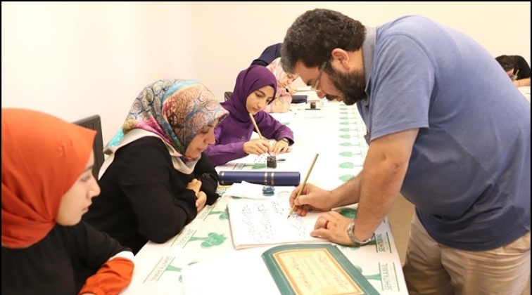 H&uuml;sn-i hat kursuna yoğun ilgi