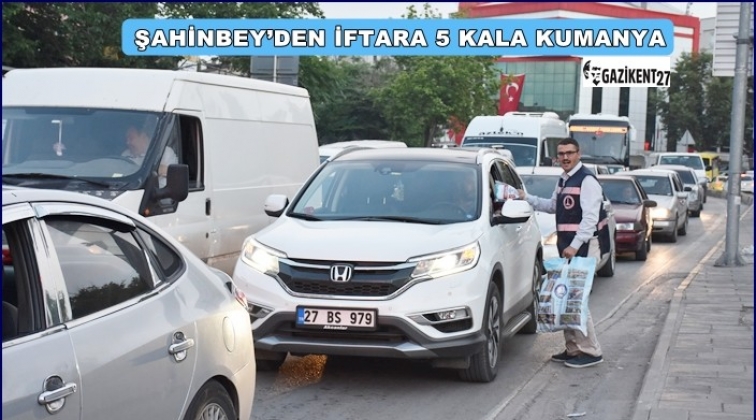 İftara 5 kala kumanya dağıttılar