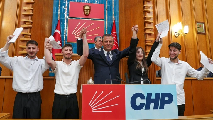 İkizler ve üçüzlerden sonra dördüzler de CHP'ye katıldı!