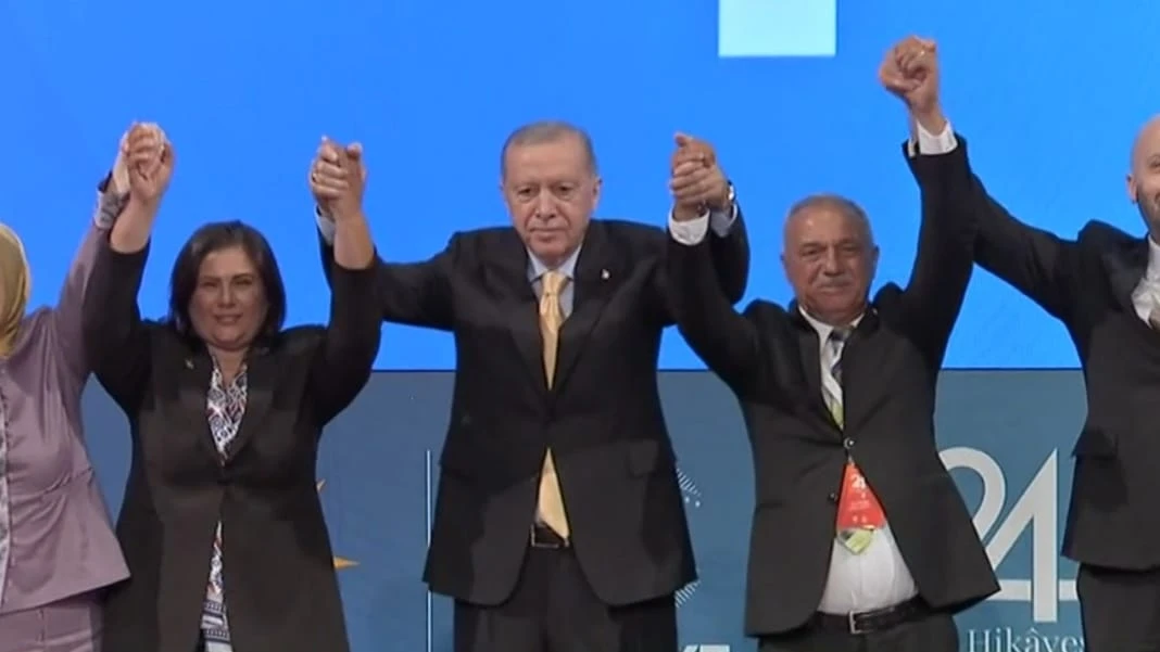 İktidar medyasından &quot;Bugün 7 belediye başkanı AKP'ye katılacak&quot; iddiası