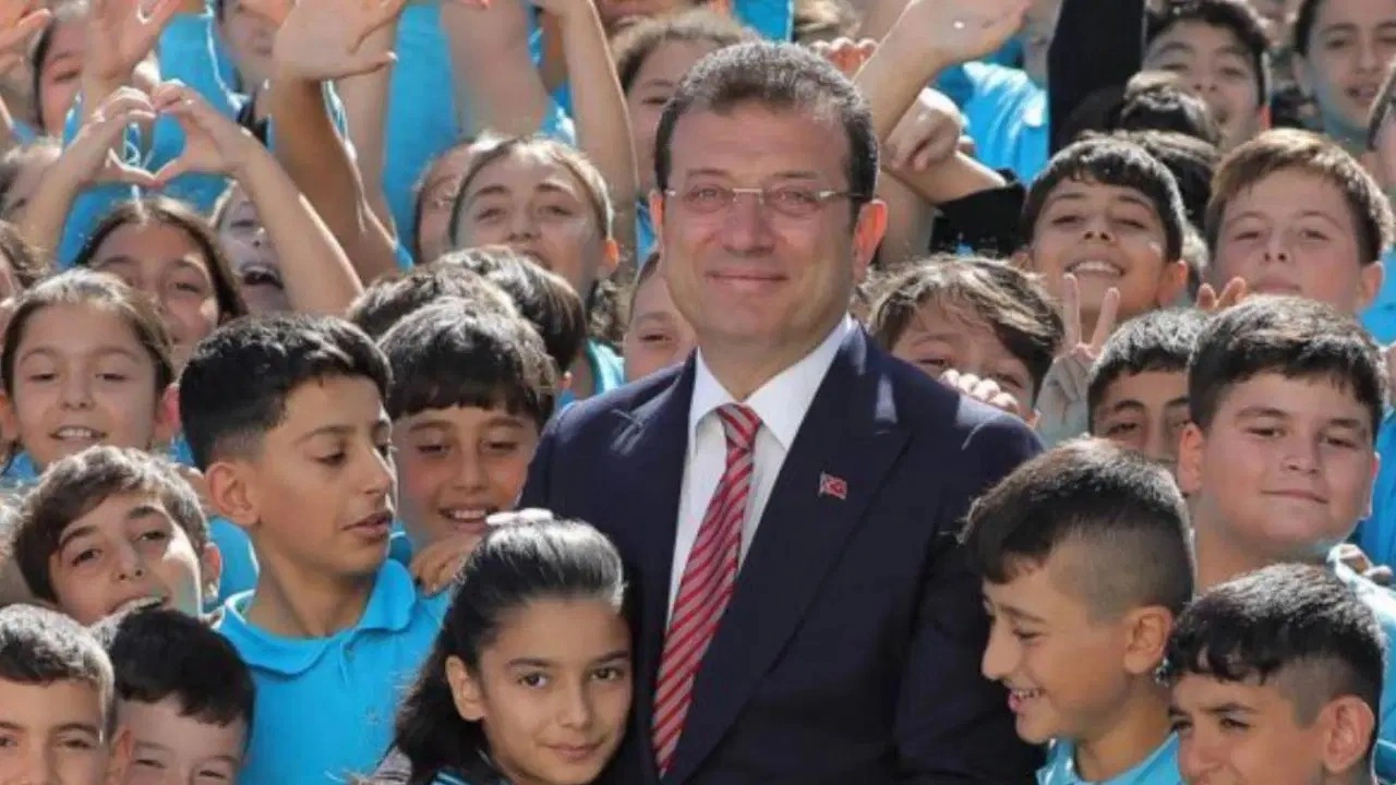 İmamoğlu'ndan karnesini alan çocuklara mesaj