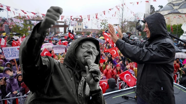 İmamoğlu sağanak altında konuştu: 17 değil, 27 bakanla gelsin