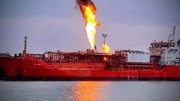 İstanbul Boğazı'na yaklaşan T&uuml;rk petrol gemisi vuruldu!