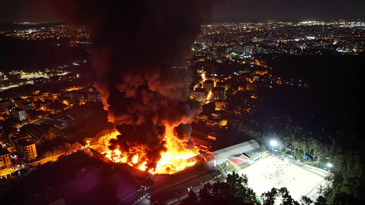 İstanbul Çekmeköy'de ormana yakın bölgede yangın