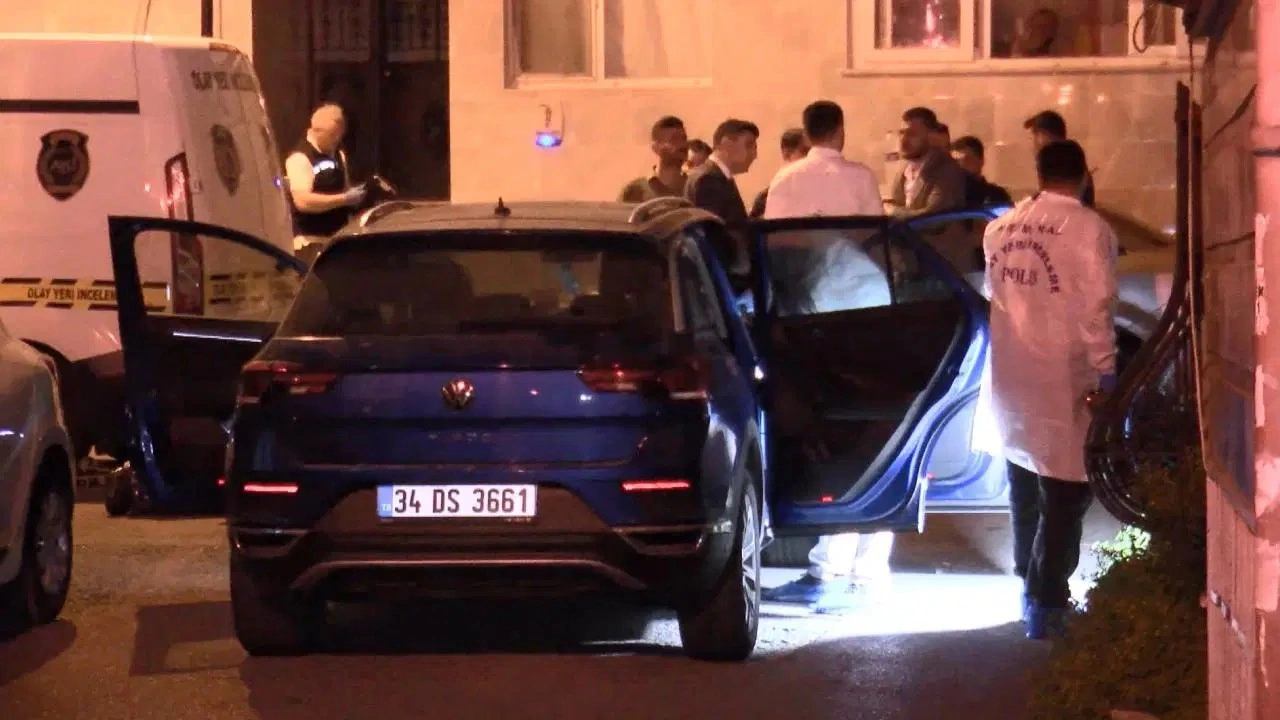 İstanbul'da kanlı infaz: Otomobilin içinde öldürüldü!