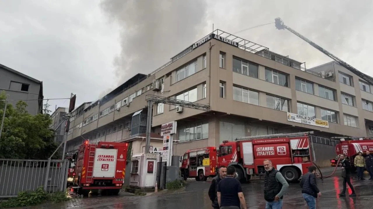 İstanbul'da tekstil fabrikasında yangın paniği!