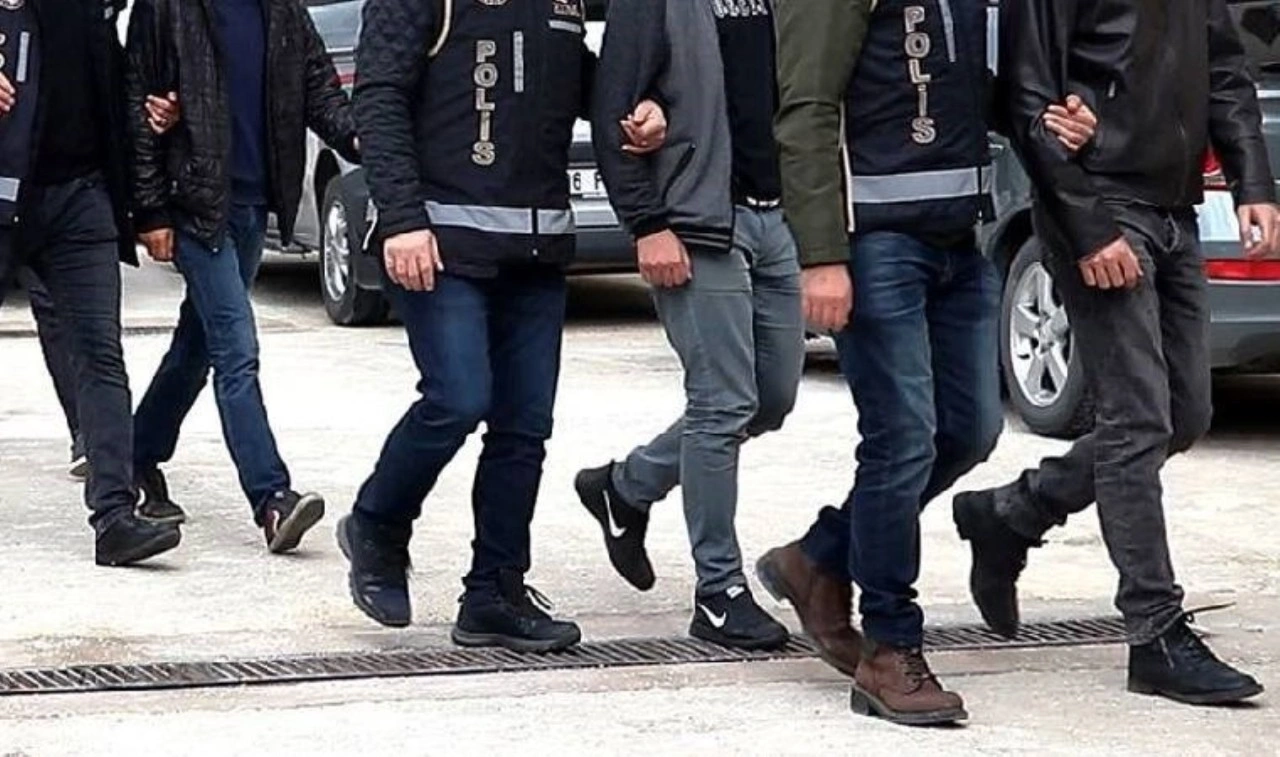 İstanbul'un 6 ilçesinde operasyon: 1 ton uyuşturucu yakalandı!