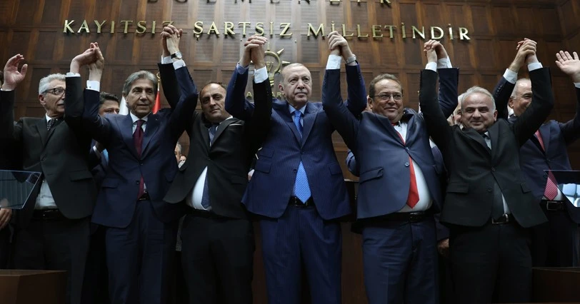 İYİ Parti'den istifa eden milletvekili, AKP'ye katıldı