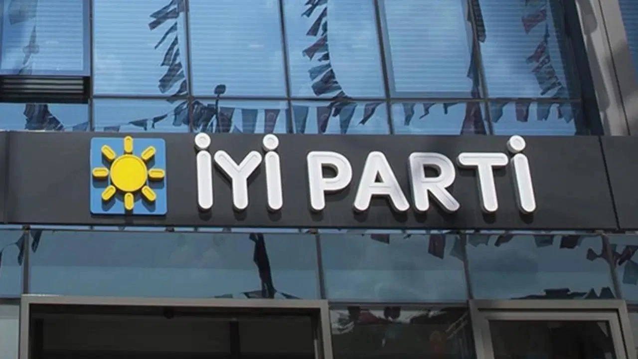 İYİ Parti'den yurttaşlara manidar SMS!