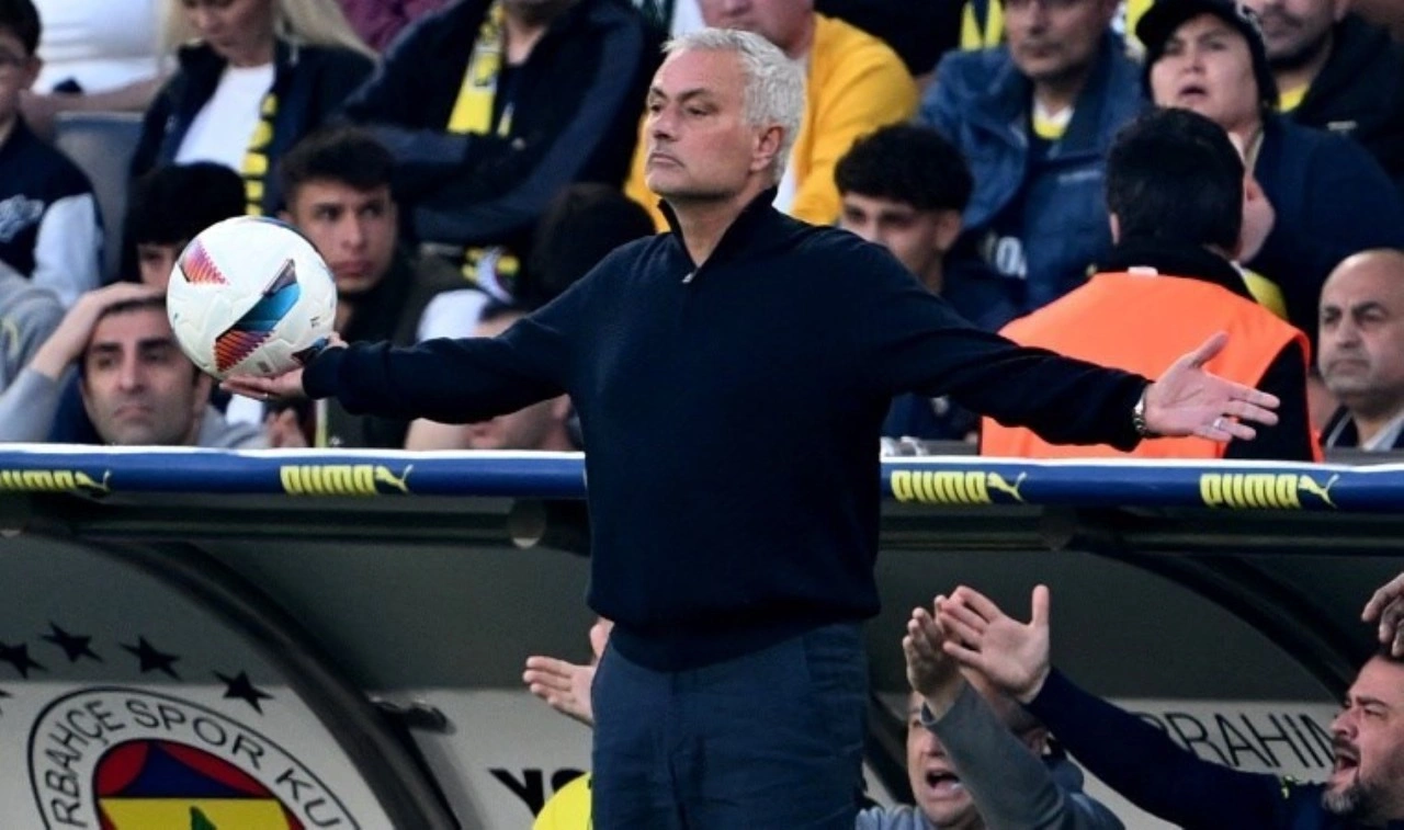 Jose Mourinho'dan derbi açıklaması: 'Ligin sonu başlamadan belliydi'