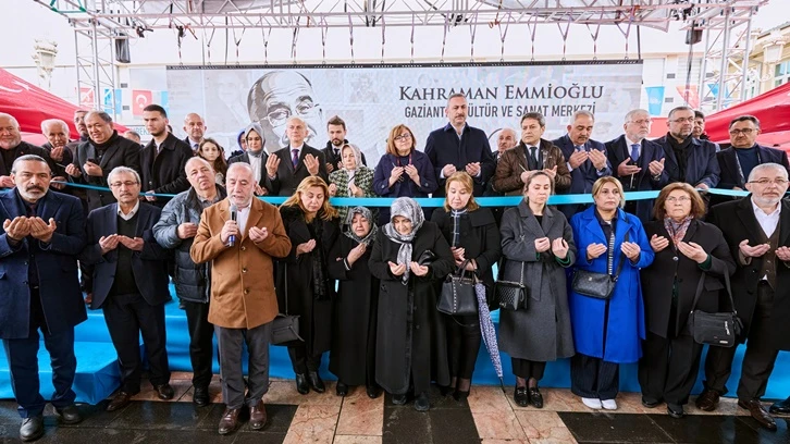 Kahraman Emmioğlu’nun ismi sanat merkezine verildi