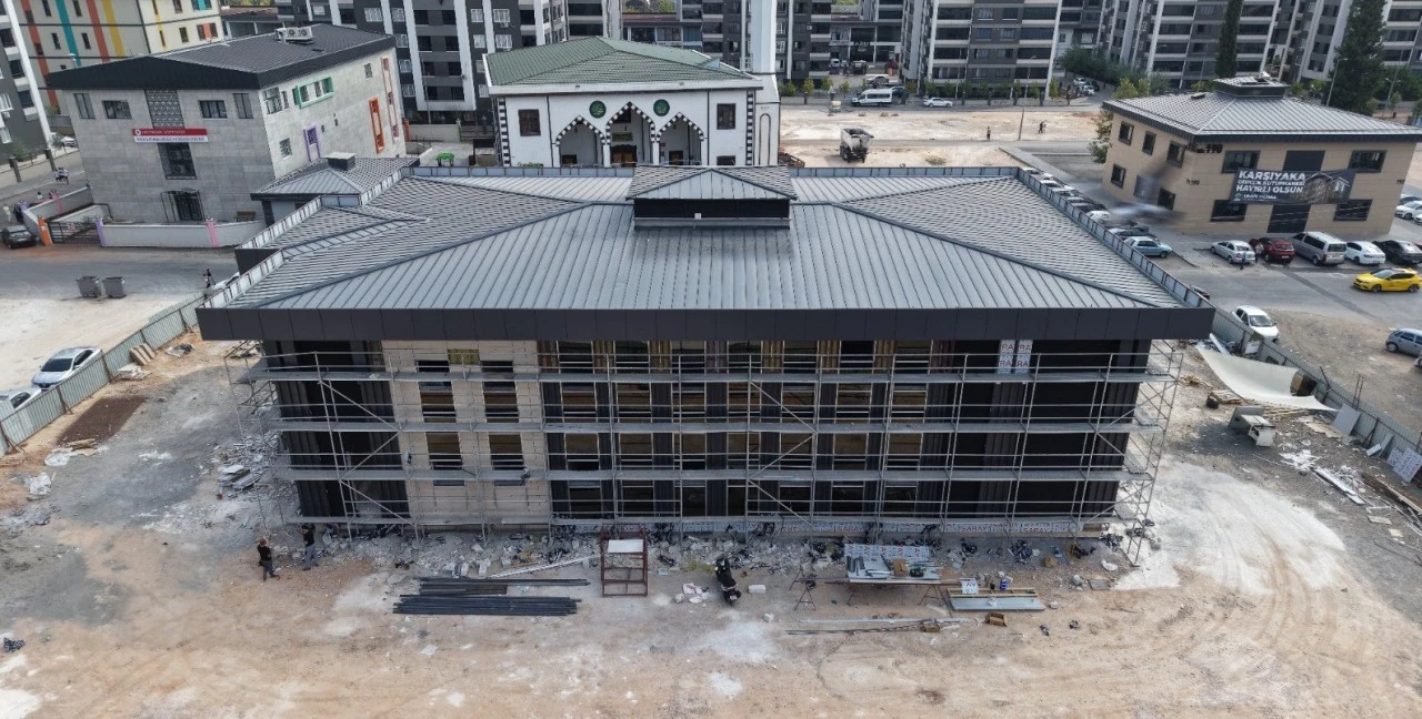 Karşıyaka Gen&ccedil;lik K&uuml;t&uuml;phanesi&rsquo;nde &ccedil;alışmalar devam ediyor