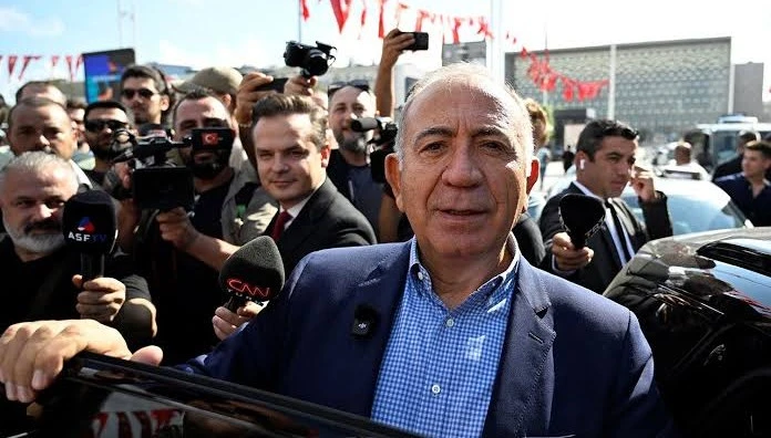 Kayyum Gürsel Tekin'in gitmeye niyeti yok!