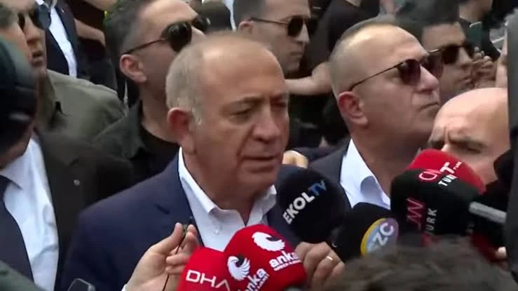 Kayyum Gürsel Tekin, yine CHP'nin eski İstanbul İl Binası'nda...