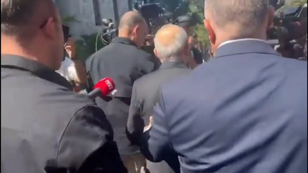 Kılıçdaroğlu duymazdan geldi, sırtını dönüp gitti!