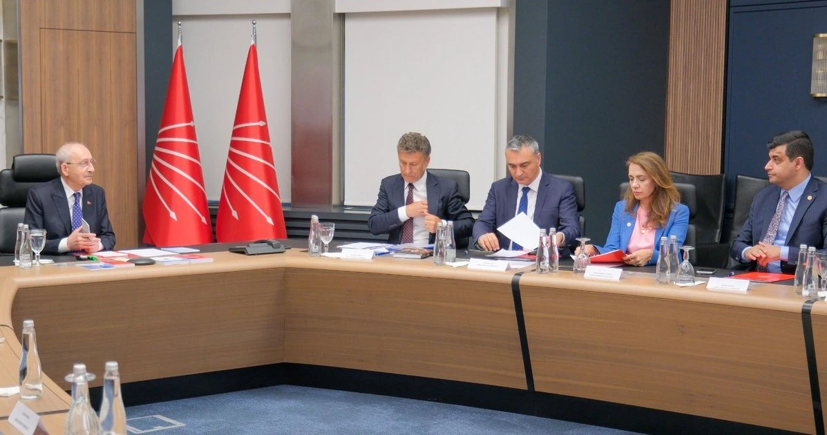Kılı&ccedil;daroğlu MYK'sından iki belediye başkanı i&ccedil;in ihra&ccedil; talebi