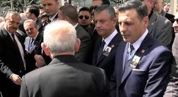 Kılı&ccedil;daroğlu, &Ouml;zg&uuml;r &Ouml;zel'in elini sıkmadı!
