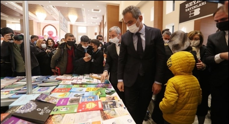 Kitap Fuarı'nı Milli Eğitim Bakanı açtı...