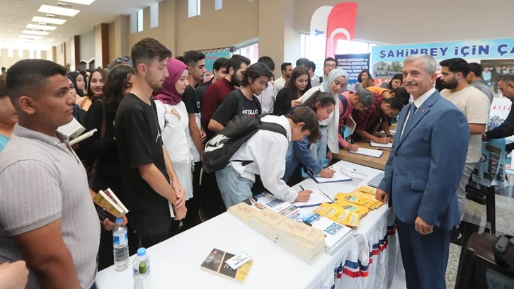 'Kitap Hayattır, Hayat Kitaptır’ Fuarı'na yoğun ilgi