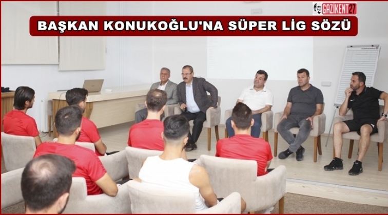 Konukoğlu, futbolcular ve teknik heyetle bir araya geldi