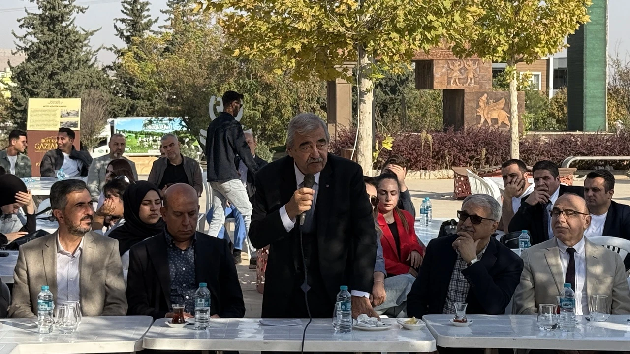 Konukoğlu, “Sanayi ve Öğrencilerin Buluşması” etkinliğine katıldı 