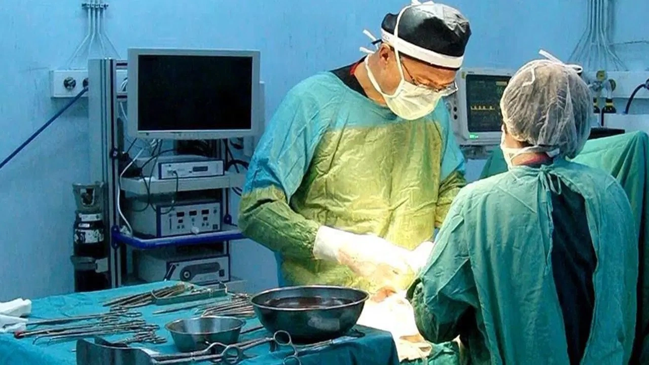 Konya'da sağlık skandalı: Hastasından ameliyat parası isteyen doktora gözaltı!