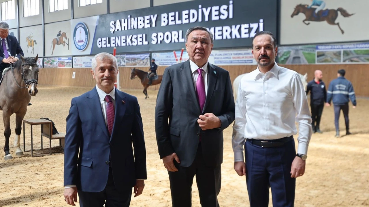 K&uuml;rşad Zorlu'dan, Şahinbey'in projelerine tam not