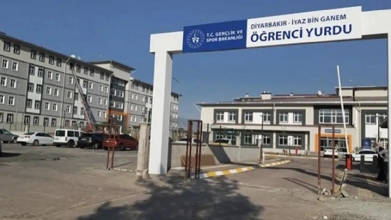 KYK’de isyan eden öğrencilere pişkin savunma: ‘Babanızın evinde klima mı vardı?’