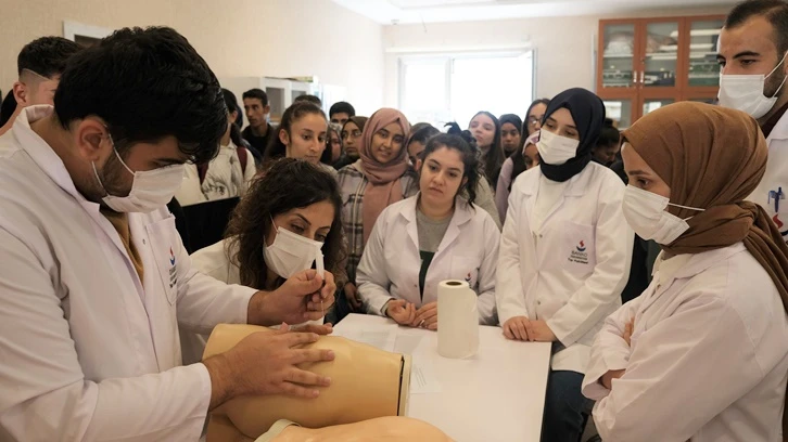 Üniversite adayları Sanko Üniversitesi’ni ziyaret etti