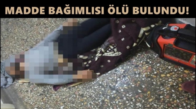 Madde bağımlısı banyoda ölü bulundu!