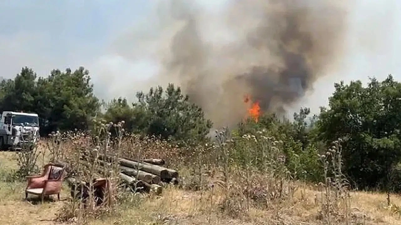 Manisa Akhisar'da orman yangını: Tahliyeler başladı, müdahale sürüyor
