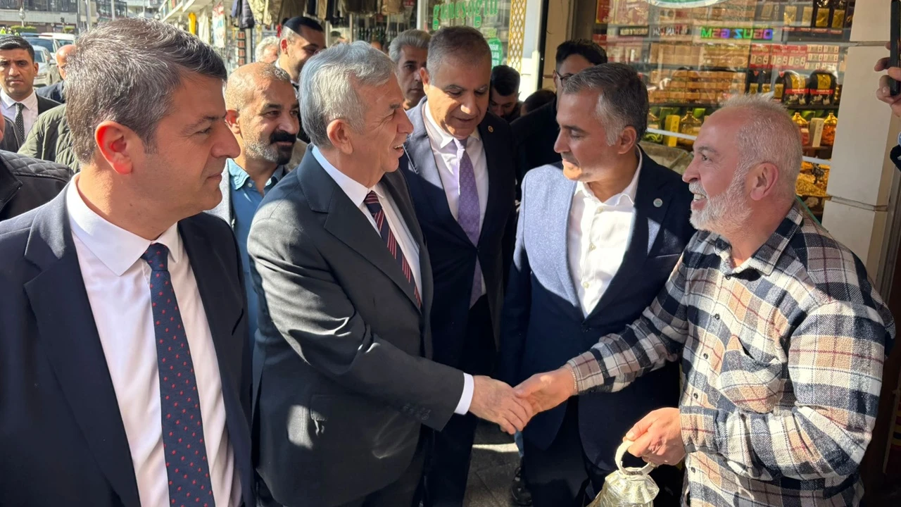 Mansur Yavaş, CHP'nin Kilis mitingi öncesi Gaziantep'te esnafı ziyaret etti