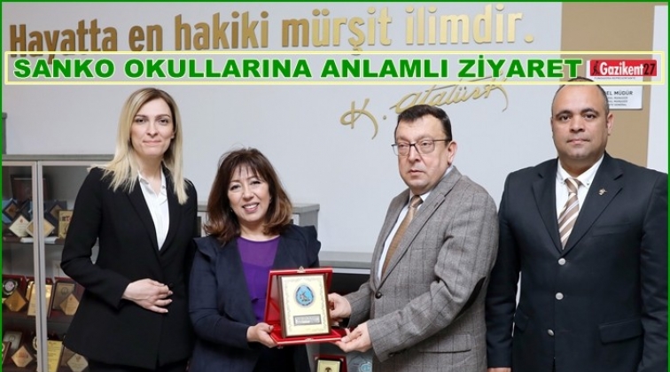 Mehmet&ccedil;ik Vakfı'ndan Sanko Okullarına plaket