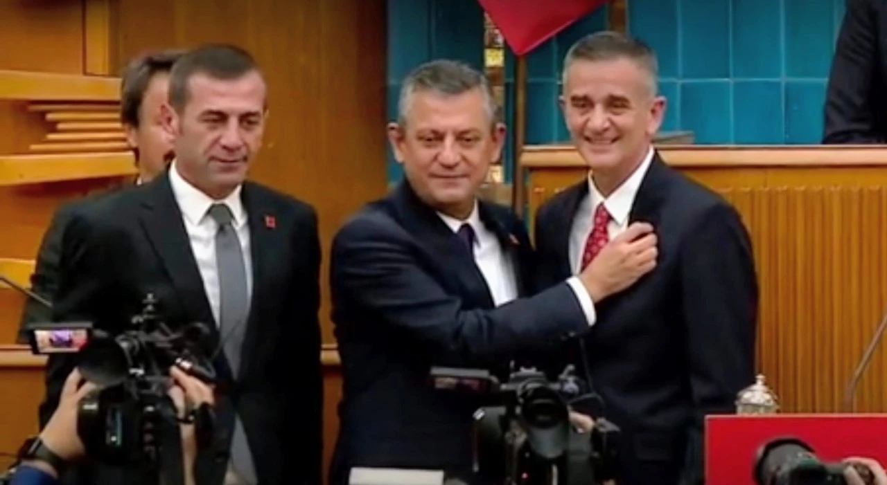 Milletvekili Ümit Dikbayır CHP'ye katıldı...