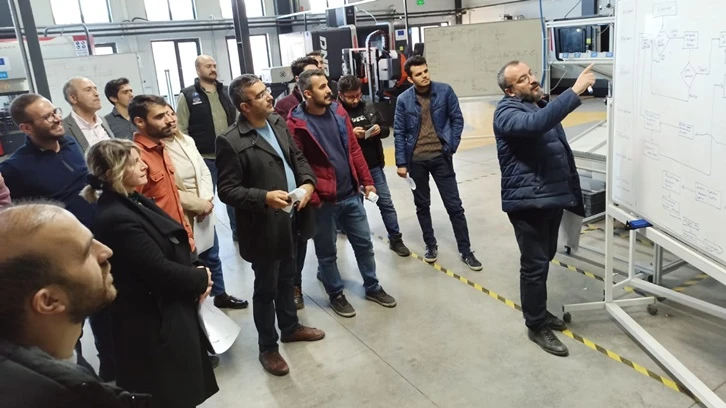 Model Fabrika danışmanlık hizmetleri sürüyor