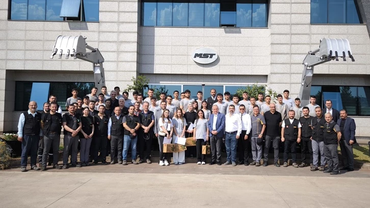 MST Akademi ilk mezunlarını verdi