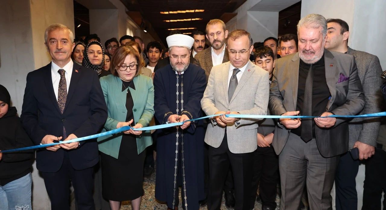 Mukaddes Emanetler Sergisi a&ccedil;ıldı